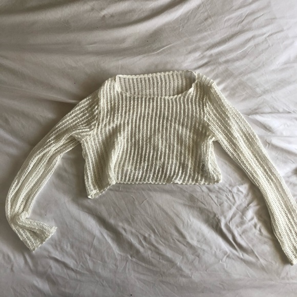 Tops - white knit long sleeve crop top